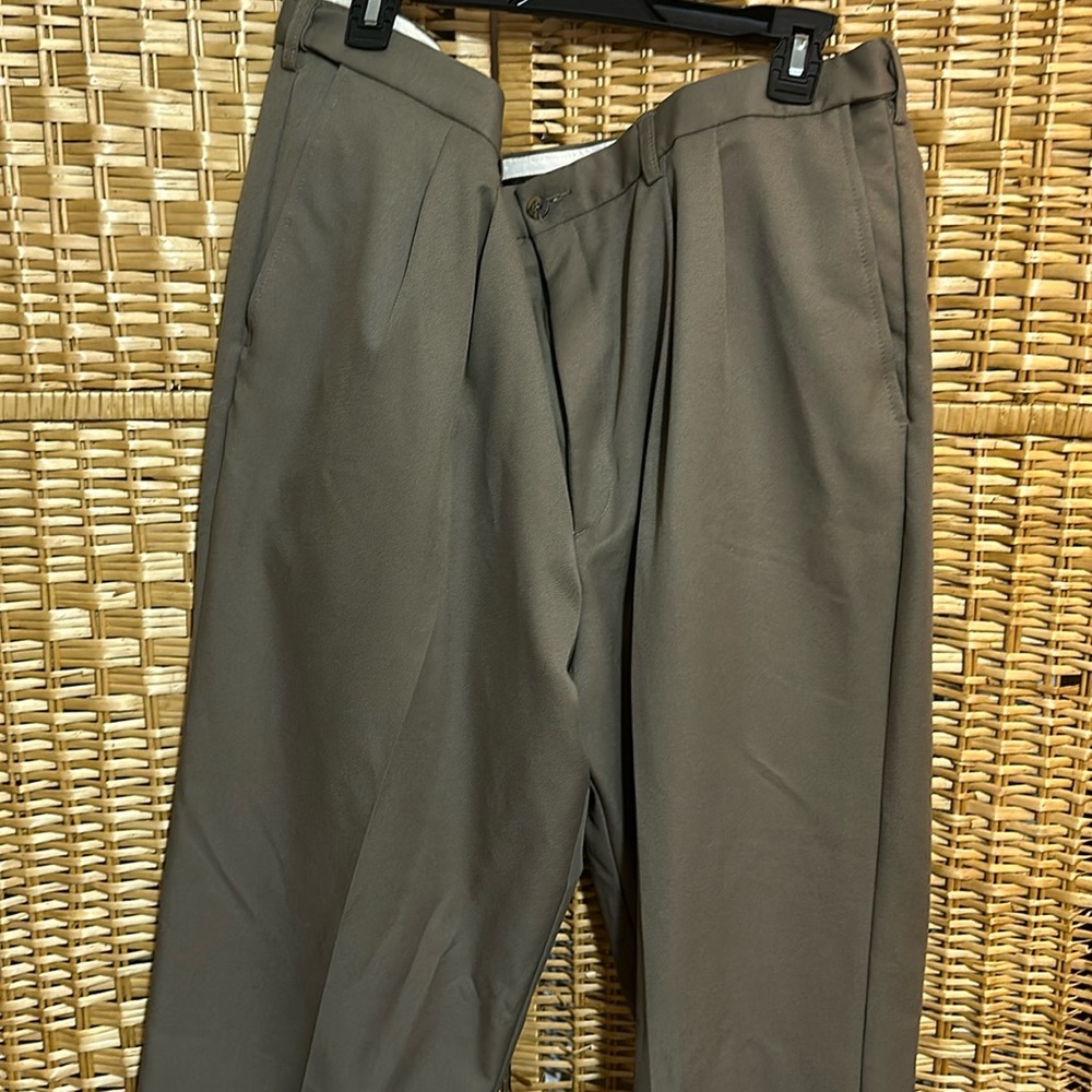 Men’s 44x30 pleated dress pants